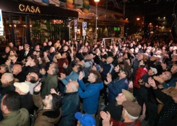 Protestuesit ja marrin këngës: O Sali, o legjendar, dil njëherë se du’m me t’parë