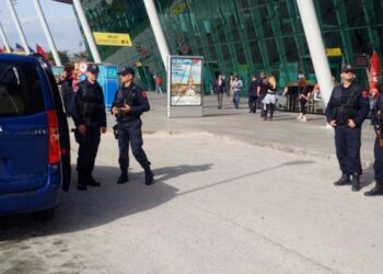 Në kërkim nga Maqedonia e Veriut, pranga 32-vjeçarit në Rinas –