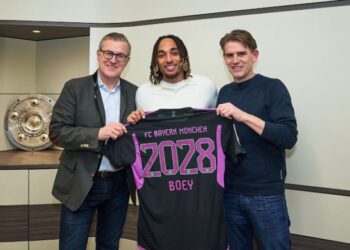 Bayern Munich prezanton blerjen e re, mbrojtësin Sacha Boey –
