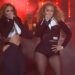 Video/ Jennifer Lopez i bie një tufë flokësh teksa performonte –