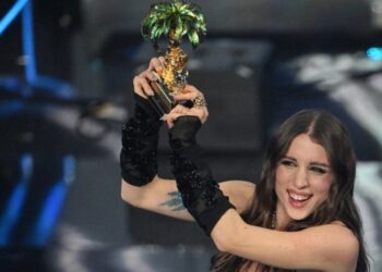 Angelina Mango fiton Sanremon, pas 10 vitesh trofeun e fiton një grua –