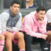 Messi në stol, tifozët e zhgënjyer protestojnë në shkallët e stadiumit –