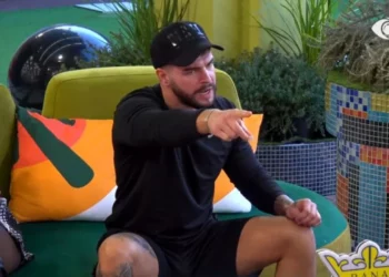 “Keni lënë kokrrën e namit”, Fationi kundër Julit, Romeos e Gazit –