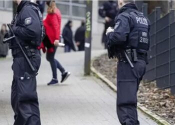 E rëndë në Gjermani, nxënësi qëllon me thikë 4 bashkëmoshatarë –