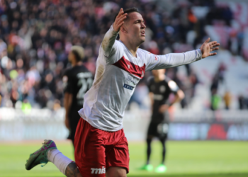 Rey manaj nuk di të ndalet, tund përsëri rrjetën me një supergol –