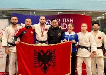 Indrit Çullhaj ngre flamurin kuqezi, fiton medaljen e bronxtë… –