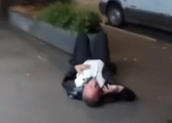 Përtokë dhe “tapë”, video e ish-zv/kryeministrit bën xhiron e rrjetit –