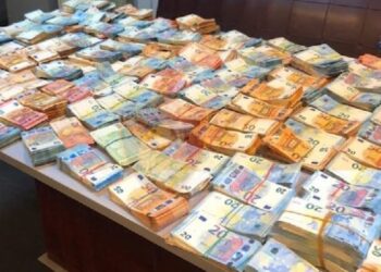 Mbi 800 mijë euro të padeklaruara, e pëson biznesmeni shqiptar –