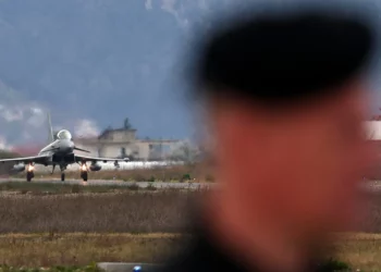 Dendias mungoi në ceremoninë e bazës së Kuçovës, Peleshi i përgjigjet “Kathimerinit” –