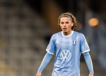 Pjesë e Suedisë, mesfushori shkatërrues zgjedh kuqezinjtë –