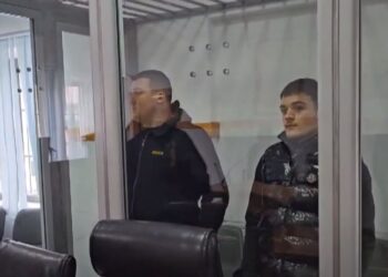 Baza e armëve/ Gjykata lë në burg 2 të rinjtë –