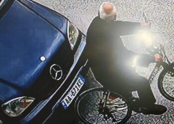 Makina godet biçikletën, plagoset rëndë i moshuari –