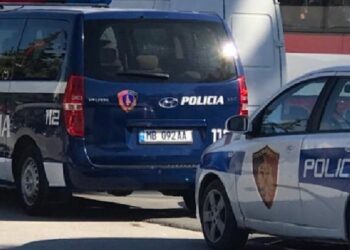 Mbyllën me forcë një 19-vjeçar në garazh, pranga dy të rinjve –