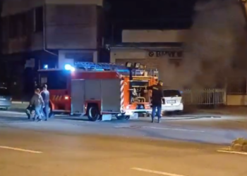 Shkodër/ Përfshihet nga flakët një makinë, policia në vendngjarje –