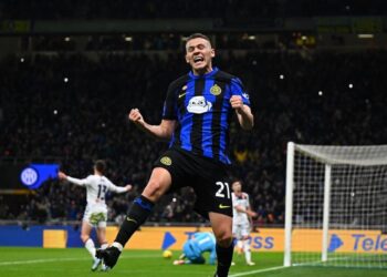 Asllani fiton zemrat e tifozëve, e zgjedhin lojtarin më të mirë –