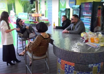 VIDEO/ “Ti do të provokosh e të hedhësh kunja”, Juli përplaset me Françeskan –