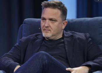 Pas ikjes së Sarës, Juli komenton lojën e Bardhit –