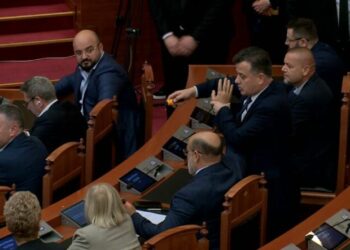 Flamur Noka përjashtohet 30 ditë nga Kuvendi, dënohen edhe… –