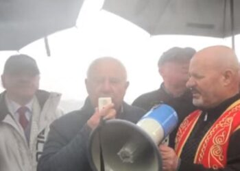 Protesta/ Po na morët lumin e Shushicës, këtu do të fluturojnë qyqet –