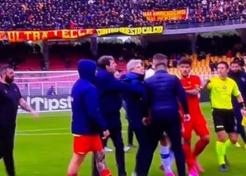 Goditi sulmuesin e Veronës, Lecce shkarkon trajnerin D’Aversa –