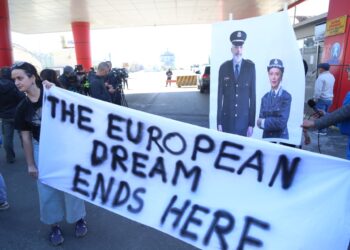 Video – “Ëndrra europiane përfundon këtu”, pritet me protestë ardhja e emigrantëve në Shëngjin