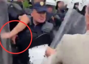Protesta te Kuvendi/ Luan Baçi: Policia më vendosi pistoletën në gjoks, paralajmërohet kallëzim në SPAK – Video