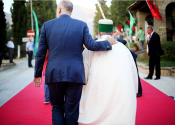 Anketa/ Shqiptarët në shumicë dërrmuese kundër shtetit Bektashi