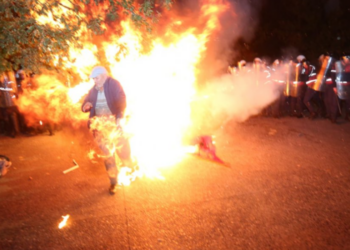 VIDEO – Aktorja rrëfen momentet dramatike në protestë: Policia i hodhi babait flakëhedhës, mund të kishte vdekur