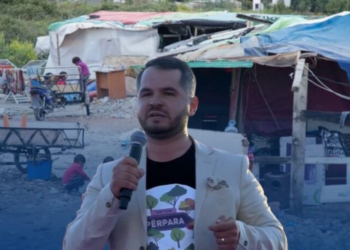 “Boshnjakut” i shemben rrugët, Nertil Bellaj i jep 518 MLN lekë pa garë për riparimin e shtëpive të të varfërve