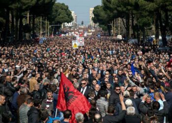 Sot protesta opozitës/ Nga bllokimi i trafikut te grumbullimi para kryeministrisë, çfarë pritet