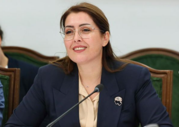 Vrasja e 14-vjeçarit pranë shkollës në Tiranë/ PD kërkon dorëheqjen e Manastirliut, PS mbron ministren