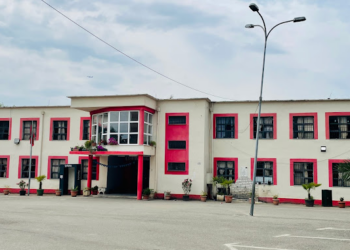 The Guardian”: Gjyqtarët italianë i dhanë një tjetër goditje paktit Rama-Meloni për refugjatët