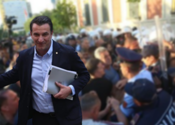 Vijon protesta para Bashkisë Tiranë: Mosarrestimi i Veliaj, drejtësi e munguar!