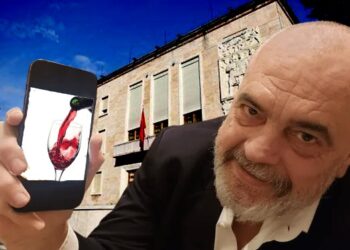 Rama do të blejë 37 MLN lekë verë, fruta dhe kapuçino për festat e fundvitit në Kryeministri