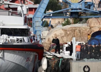 Personeli Italian lë qendrat e emigrantëve në Lezhë, anija Libra pezullon operacionet