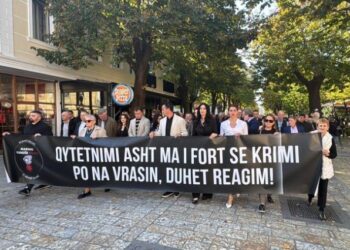 “Qytetnimi asht ma i fortë se krimi”, marshim-protestë në Shkodër pas masakrës me 3 viktima