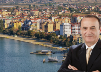 Ilir Xhakolli llamburit Pogradecin, 50 milionë lekë ia jep firmës me ofertën më të shtrenjtë për llambat