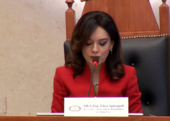 Spiropali fut në mënyrë të beftë në Kuvend projektligjin e PS për faljen e gjobave për ndërtimet pa leje, PD: Ju duhet për vota, turp!