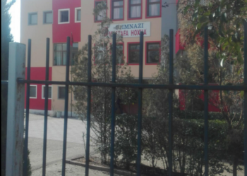 Sërish sherr në shkollë, plagoset me thikë 17-vjeçari në Fier