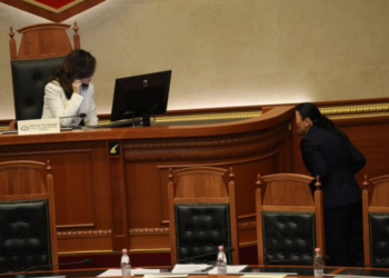 Balluku i shmanget interpelancës/ Spiropali: Është jashtë, zv.kryeministrja shfaqet në Kuvend