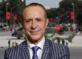 Fidel Ylli përdor për udhëtim turistik helikopterin e Forcave Ajrore