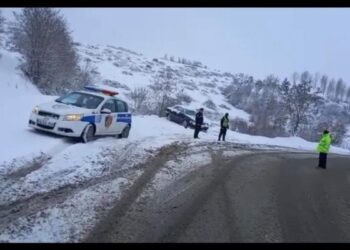 Situata e rrugëve/ Ja akset që vijojnë të mbeten të bllokuara nga dëbora