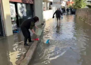 Përmbytjet në Durrës/ Uji ka hyrë në 300 banesa, banorët: Nuk ka ardhur njeri për të na parë