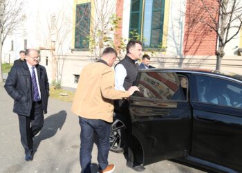 VIDEO-FOTO/ Arrestohet Erion Veliaj, “arrest në shtëpi” edhe për Ajola Xoxën