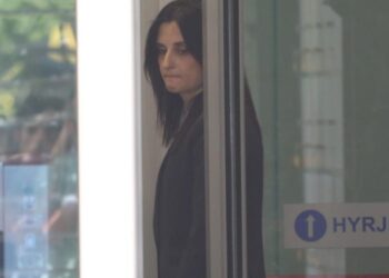 Emiriana Sako i jep çekun me 259 MLN lekë Klodian Alimadhit për llambat e plazhit, tenderi i anuluar dy herë