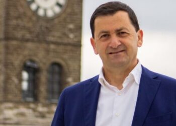 Tërbaçi pret asfaltimin, Tavo bën pazarin e 3 miliardë lekëve me Xhavit Ismailin dhe Arben Avdulin