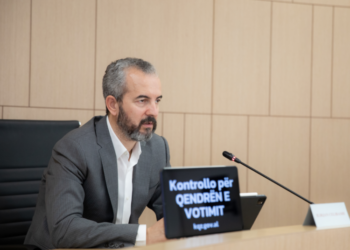 Ilirjan Celibashi i jep Lulëzim Bashës 650 milionë lekë për “nevoja ekstreme”