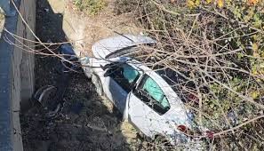 Mjeti përfundon në kanal, dy të plagosur –