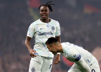 Interi nuk gabon ndaj Genoas, mposht skuadrën e De Rossit dhe merr kreun e renditjes –