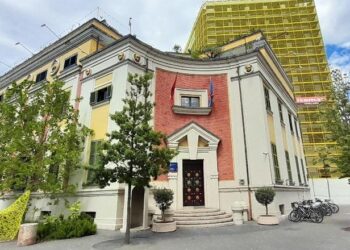 Prokuroria arreston 6 zyrtarë të bashkisë Tiranë, ja përse akuzohen –